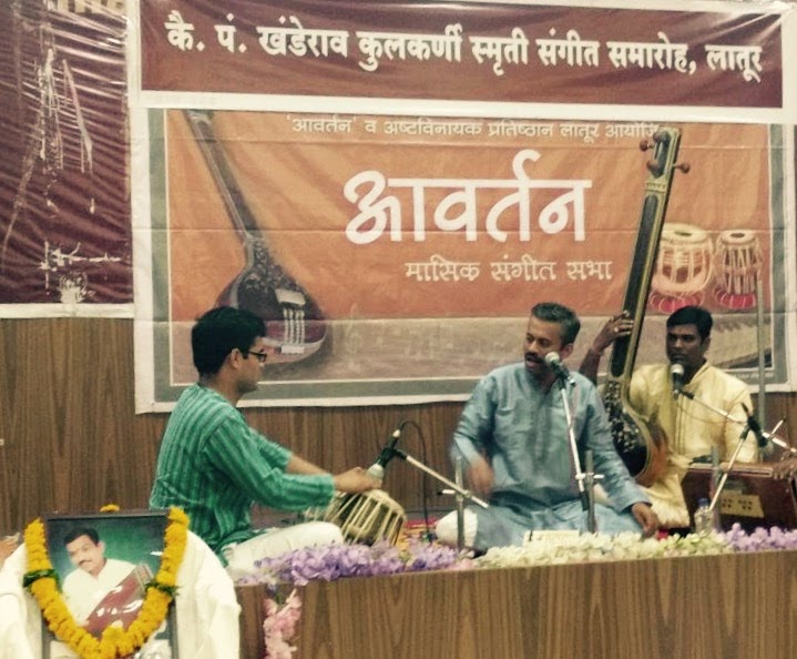 Mukul performing in Ashtavinayak Mandir, Latur Tabla: Rishirak Kulkarni, Harmonium: Shashikant Deshmukh Tanpura: Harish Kulkarni Oct 22, 2016