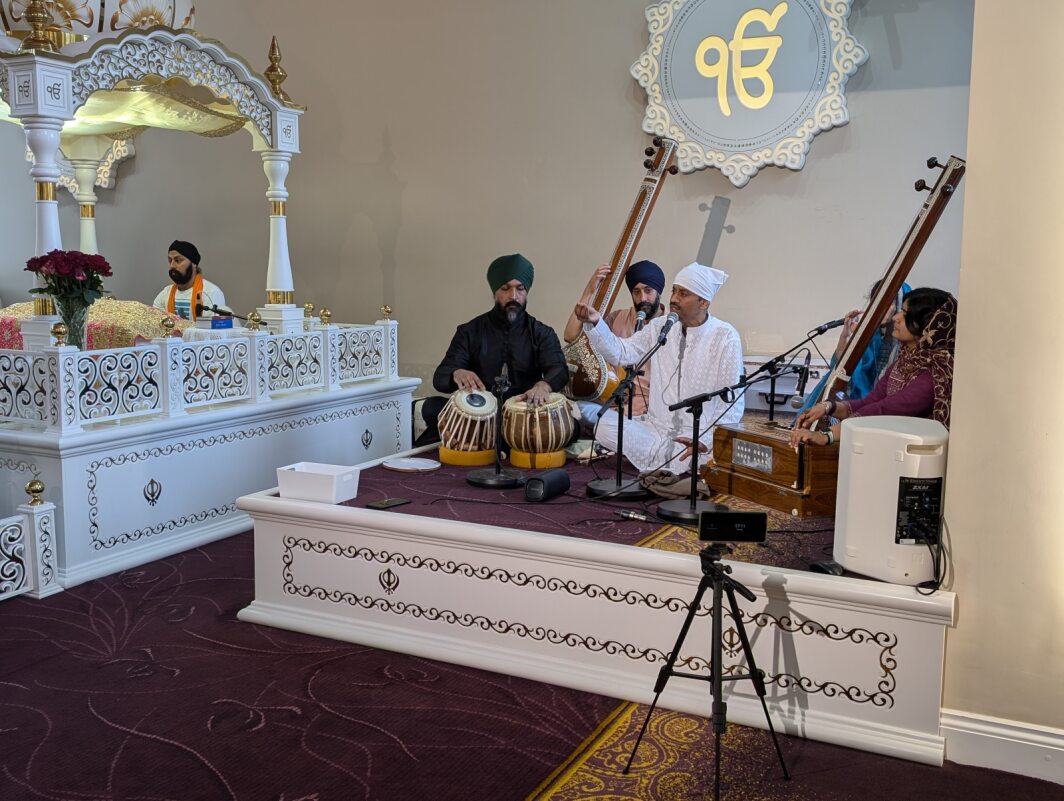 Sewa at the Central Gurudwara, London July 28, 2024 Tabla: Shri Amritpal Rasiya, Harmonium: Siddhi Kapshikar Tanpura: Randheer Bilkhu &amp; Shahana Kane