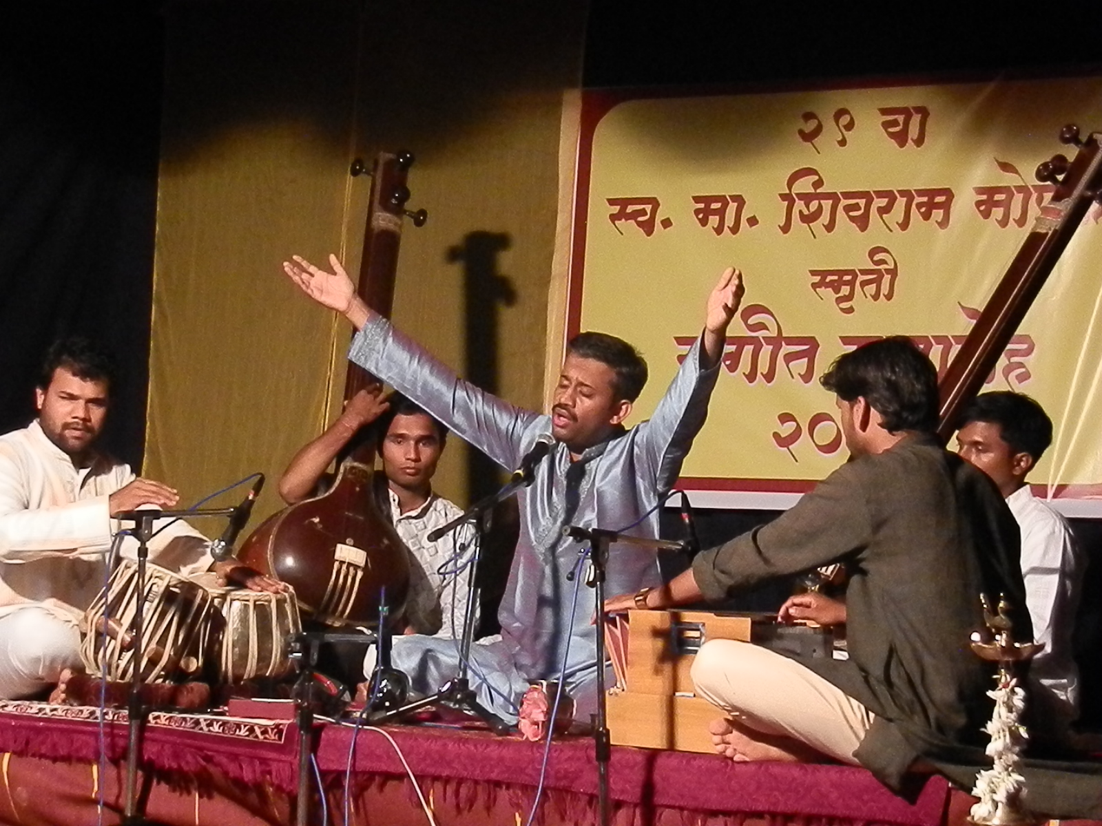 Mukul in concert at Goa. Tabla: Amar Mopkar Harmonium: Prasad Gawas Tanpura: Akshay and Dashrath Jan 11, 2014