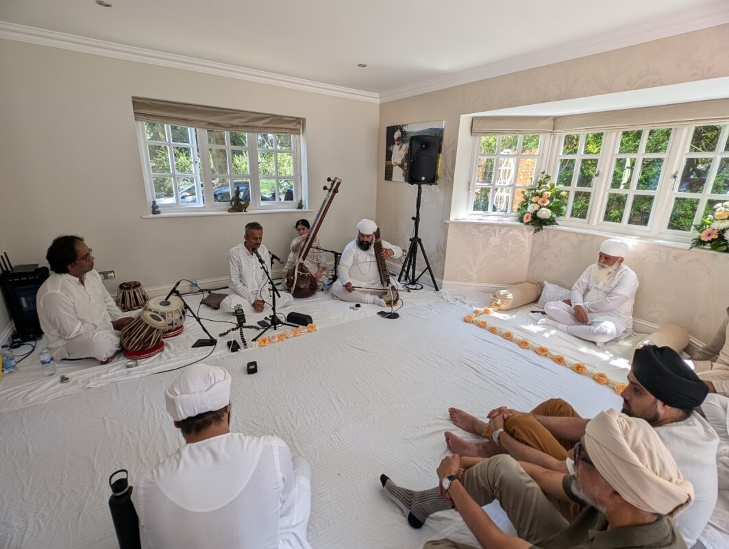 Sewa at the feet of His Holiness Sadguru Shri Uday Singh ji at Chigwell, UK July 28, 2024 Tabla: Us Shahbaj Hussain ji, Dilruba: Us. Kirpaal Singh Panesar ji, Tanpura: Shahana Kane