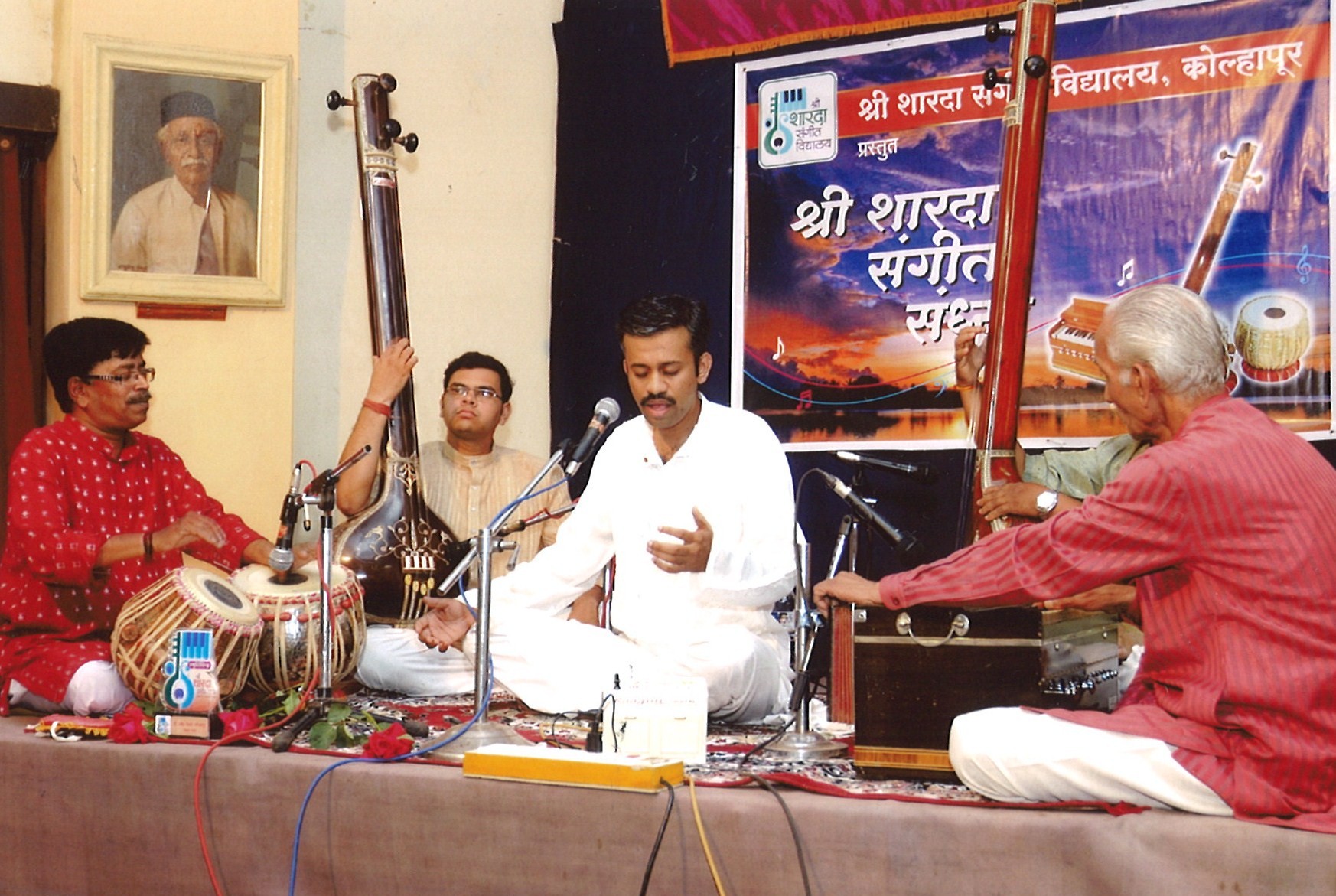 Mukul in concert at Deval Club, Kolhapur Tabla: Mahesh Desai, Harmonium: Dwarakanath Pai. Feb 03, 2013