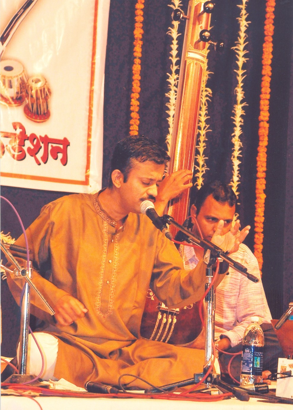 Mukul performing at Tilak Smarak Mandir, Pune with Anand Chikte providing Tanpura support